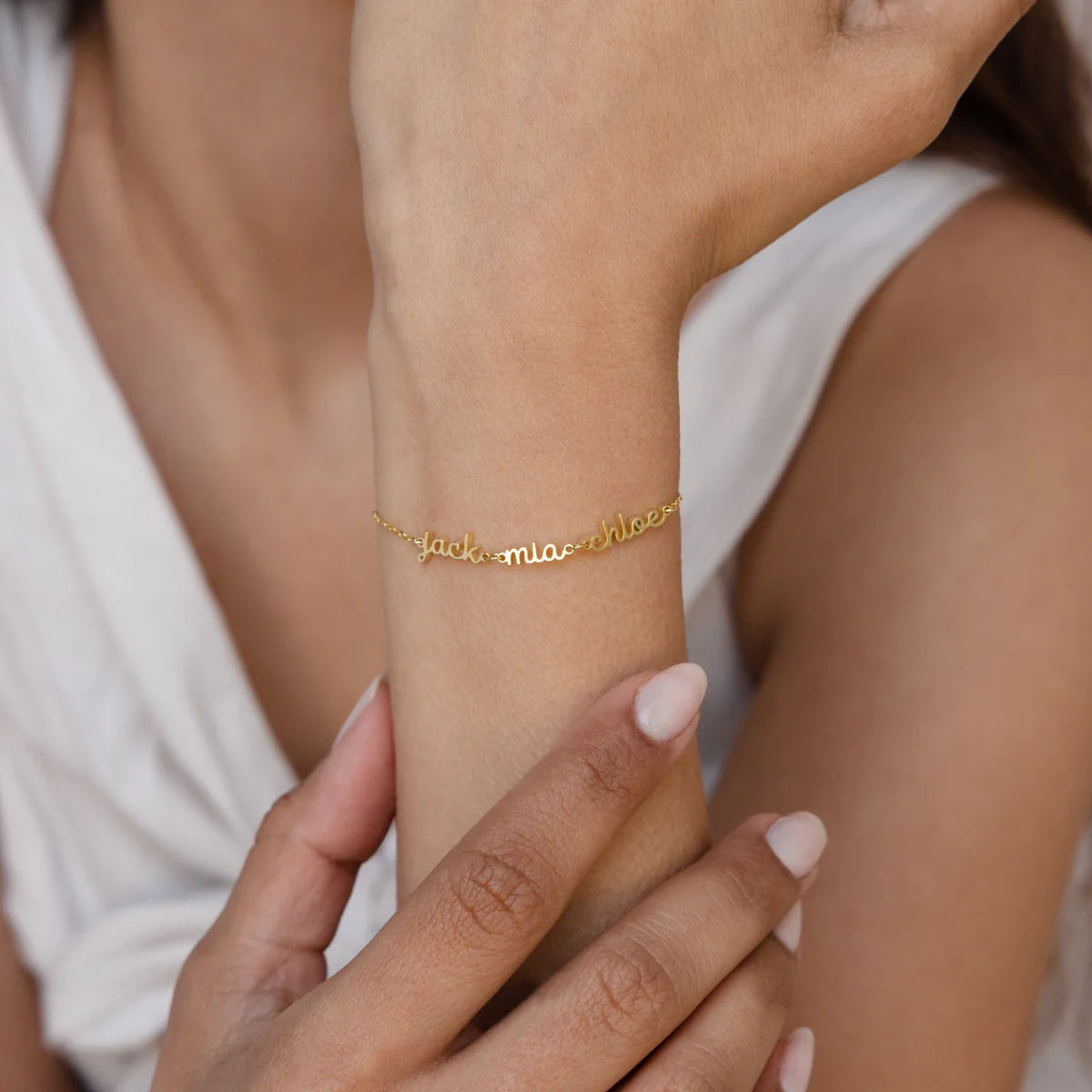 Tiny Multipal Name Bracelet